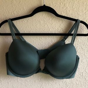 💋 Victoria’s Secret Green Push-Up Bra 💋